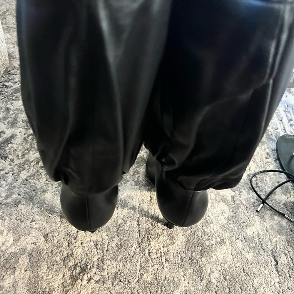 Burberry Kilbride DrawString Leather Boots - Picture 4 of 8